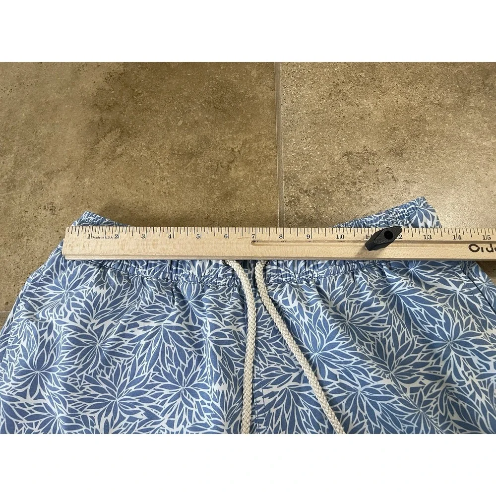 Faherty Swim Trunks Blue Floral Print Mens Sz M Recycled Stretch Board Shorts